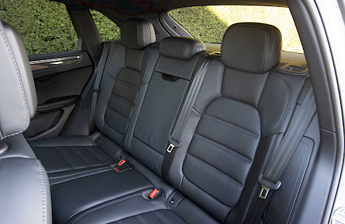 2023/73 Porsche Macan S 46...