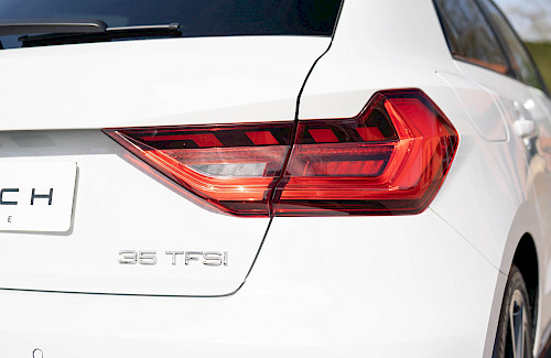 2021/71 Audi A1 35 TFSI Black Edition S-Tronic 17...