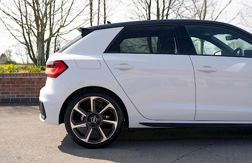 2021/71 Audi A1 35 TFSI Black Edition S-Tronic 11...