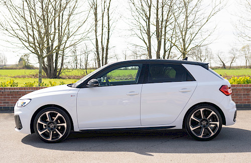 2021/71 Audi A1 35 TFSI Black Edition S-Tronic 13...