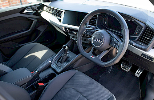 2021/71 Audi A1 35 TFSI Black Edition S-Tronic 28...
