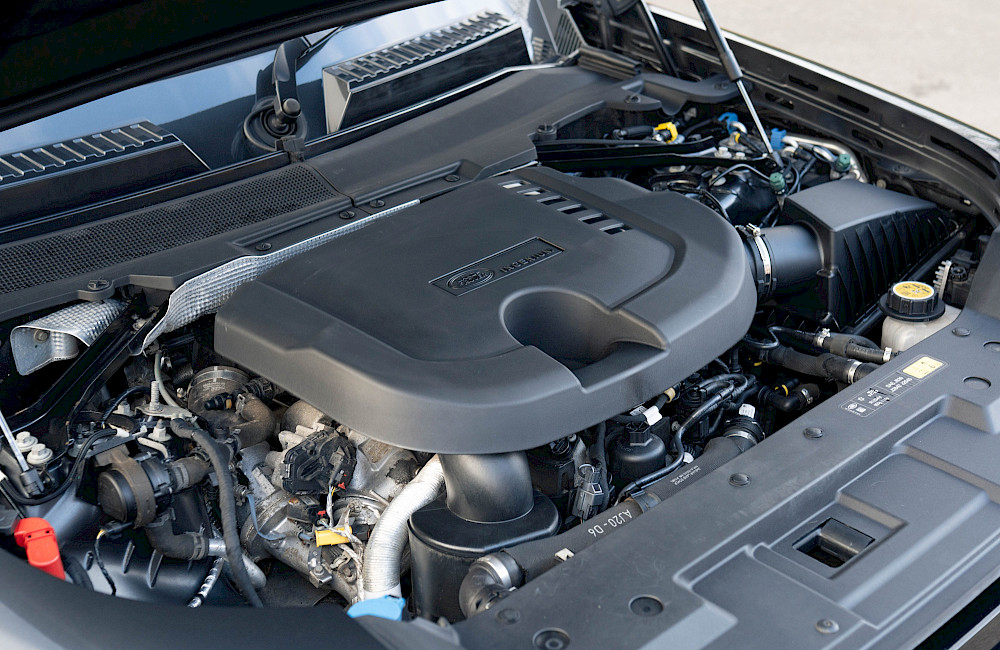 2023/23 Land Rover Defender 110 D300 X-Dynamic HSE Hard Top 32