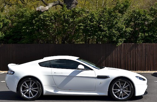 2012/12 Aston Martin V8 Vantage 420 Sportshift 2...