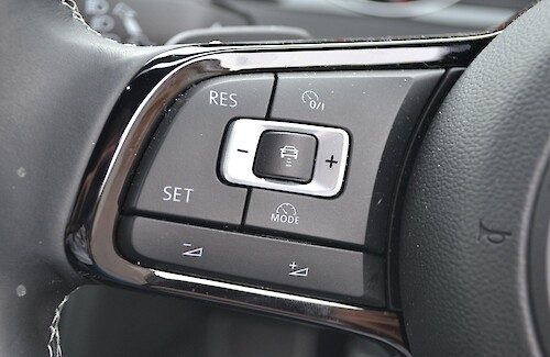 2016/16 VW Golf R DSG 5 Door 21...