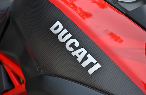 2015/65 Ducati Diavel Carbon Edition 9...