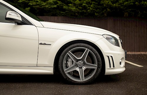 2008/08 Mercedes-AMG C63 Saloon 17...