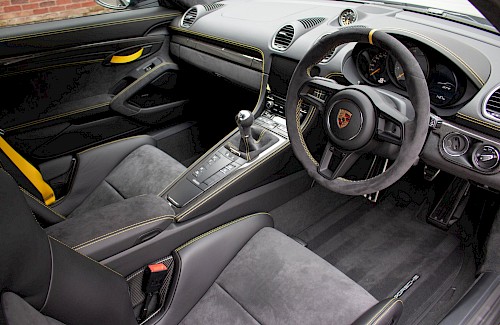 2020/20 Porsche 718 Cayman GT4 Clubsport 35...