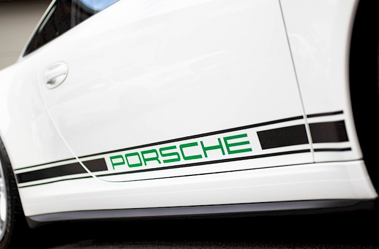 2016/66 Porsche 911R 18