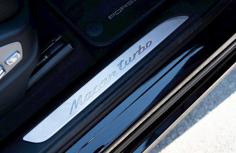 2018/67 Porsche Macan Turbo 77