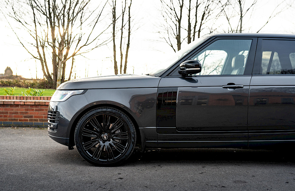 2020/70 Range Rover Westminster Black D300 16