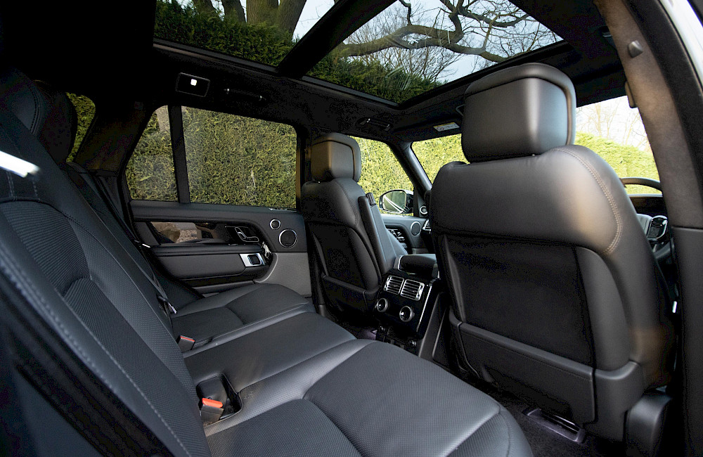 2020/70 Range Rover Westminster Black D300 42