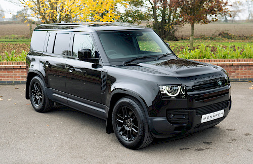 2023/72 Land Rover Defender 110 D250 SE Commercial 2...