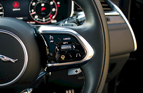 2022/22 Jaguar F-Pace SVR 48...
