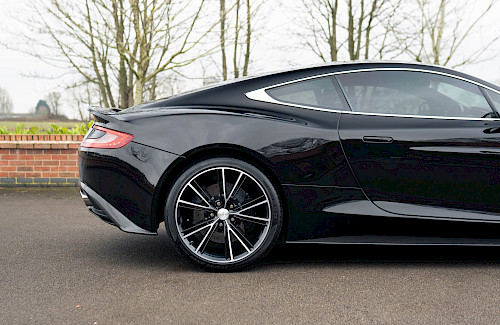 2013/13 Aston Martin Vanquish Touchtronic II V12 15...