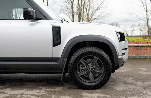 2021/21 Land Rover Defender 90 D200 Hard Top 11...