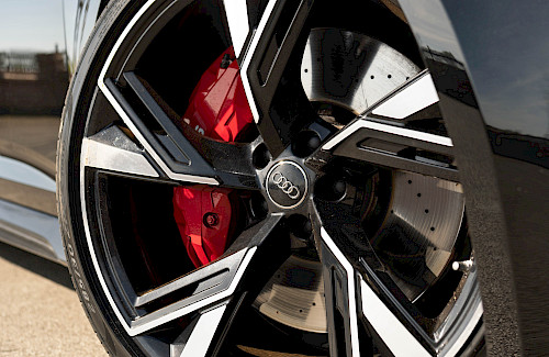 2020/70 Audi RS6 Avant Carbon Black 27...