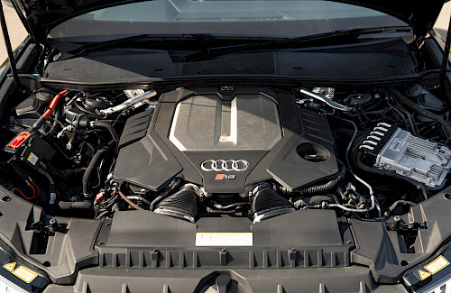 2020/70 Audi RS6 Avant Carbon Black 37...