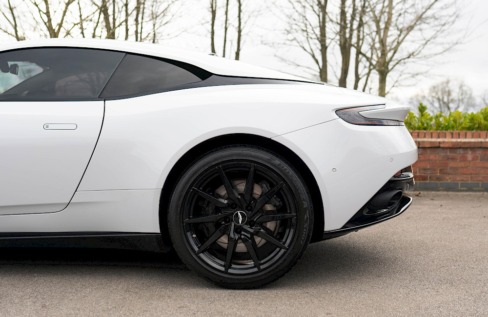 2020/20 Aston Martin DB11 AMR V12 13