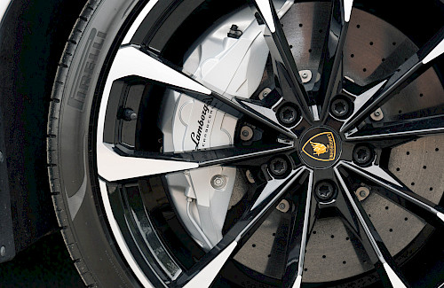 2023/23 Lamborghini Urus S 29...