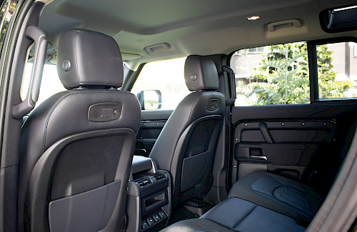 2021/70 Land Rover Defender 110 D200 S 41...