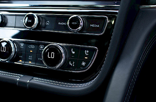 2022/72 Bentley Bentayga V6 Hybrid 71...