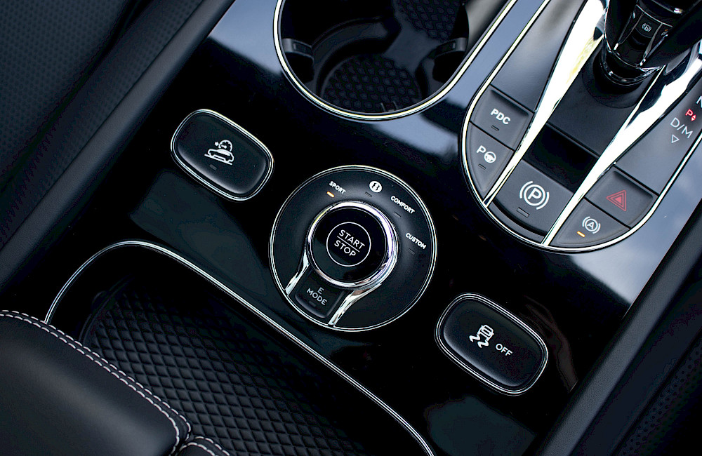 2022/72 Bentley Bentayga V6 Hybrid 70