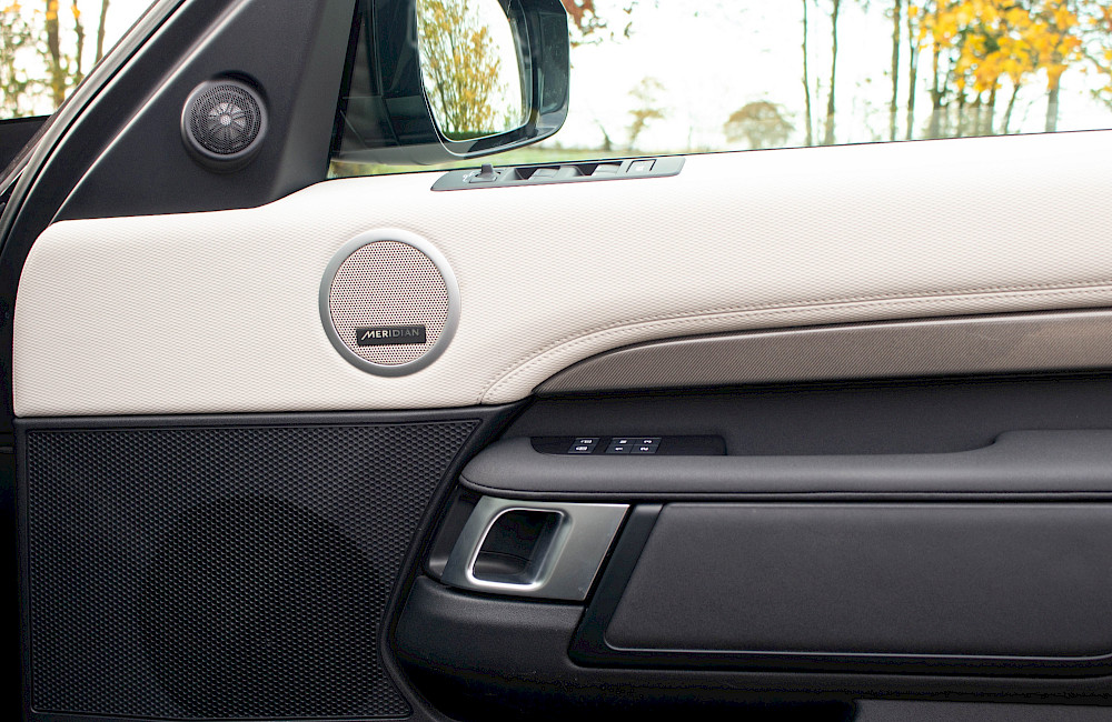 2023/23 Land Rover Discovery D300 Metropolitan Edition R-Dynamic 43