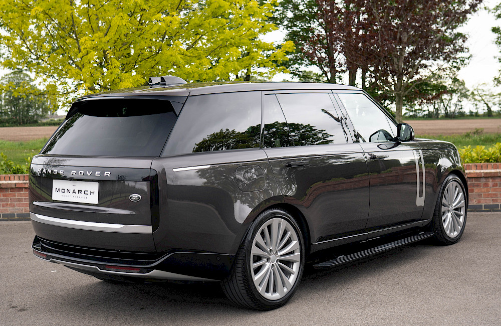 2023/72 Range Rover Vogue First Edition LWB P530 8