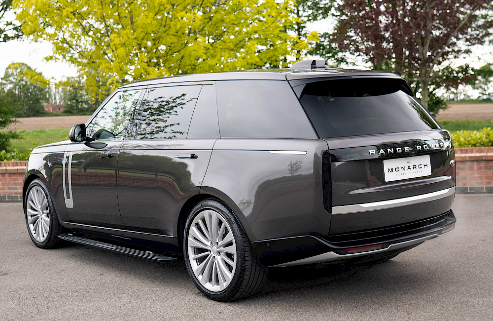 2023/72 Range Rover Vogue First Edition LWB P530 9