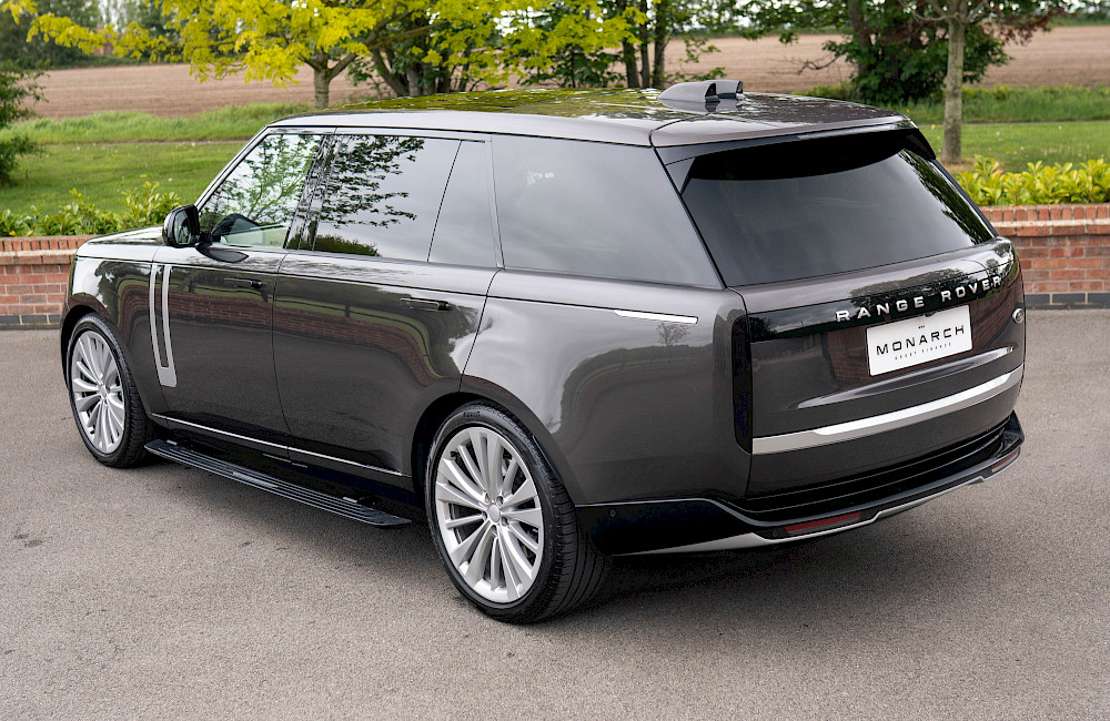 2023/72 Range Rover Vogue First Edition LWB P530 7