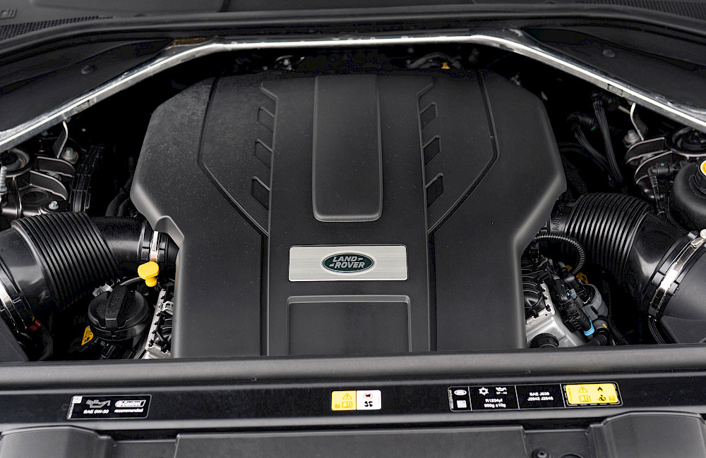 2023/72 Range Rover Vogue First Edition LWB P530 24