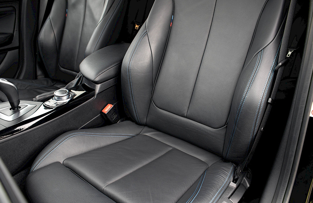 2019/19 BMW M140i Shadow Edition 36