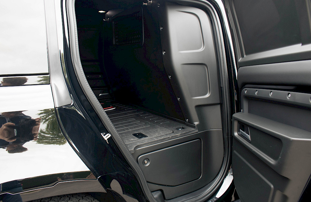 2025/25 Land Rover Defender 110 X-Dynamic HSE D350 Hard Top Commercial 36