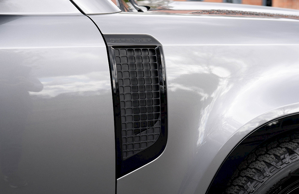 2024/24 Land Rover Defender 130 D300 Outbound 18