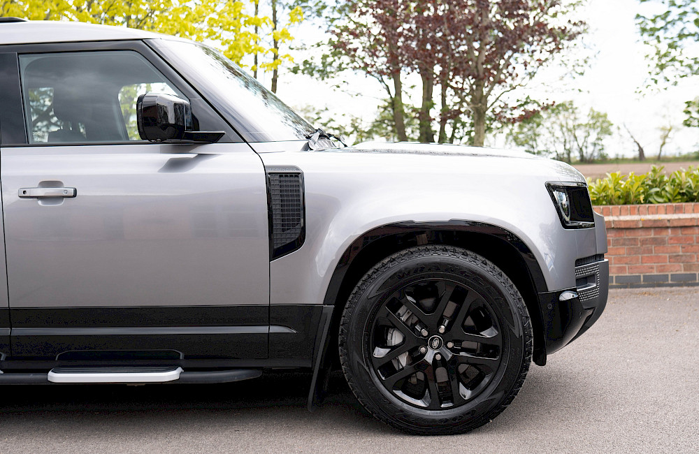 2024/24 Land Rover Defender 130 D300 Outbound 13