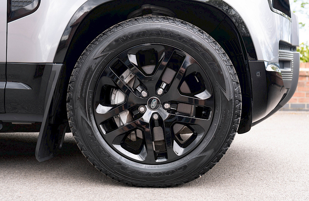 2024/24 Land Rover Defender 130 D300 Outbound 14