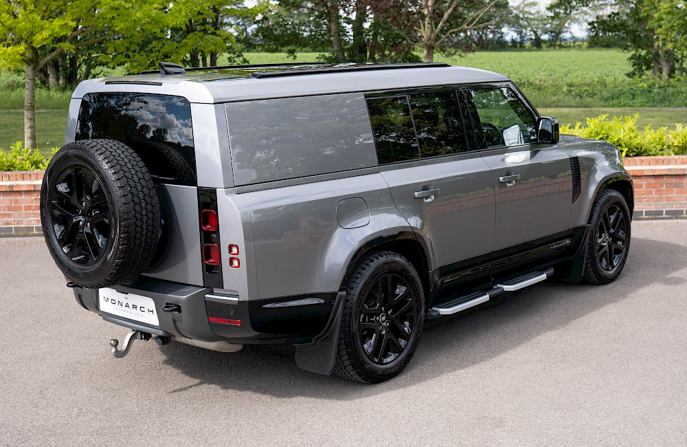 2024/24 Land Rover Defender 130 D300 Outbound 6