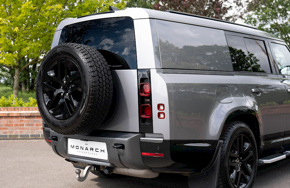 2024/24 Land Rover Defender 130 D300 Outbound 8