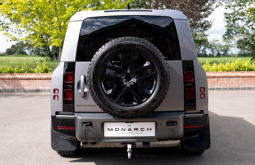 2024/24 Land Rover Defender 130 D300 Outbound 10