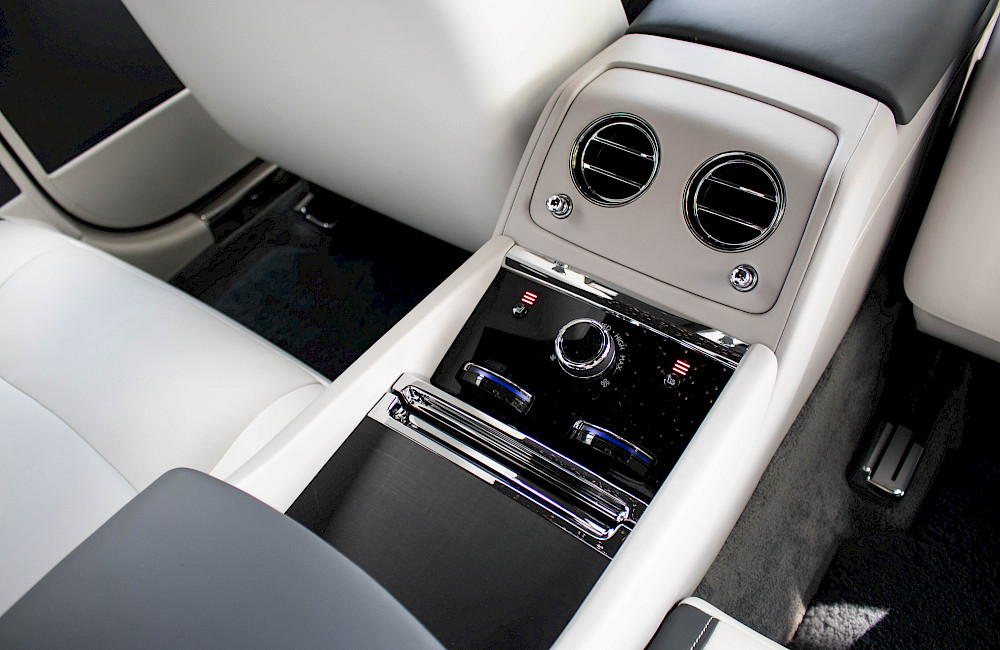 2025/25 Rolls-Royce Spectre 44