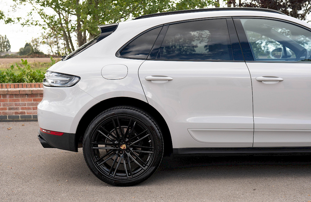 2018/68 Porsche Macan 11